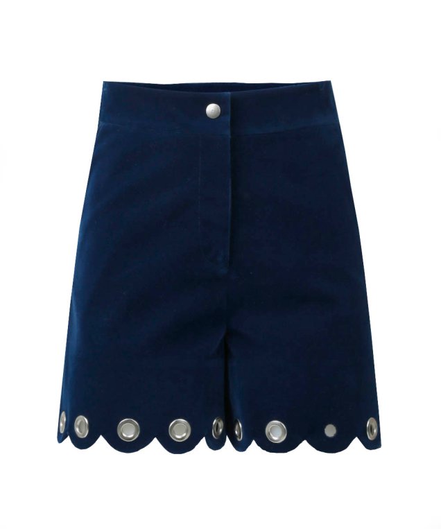 Short azul de veludo (R$ 149,99*). Short azul de veludo (R$ 149,99*).