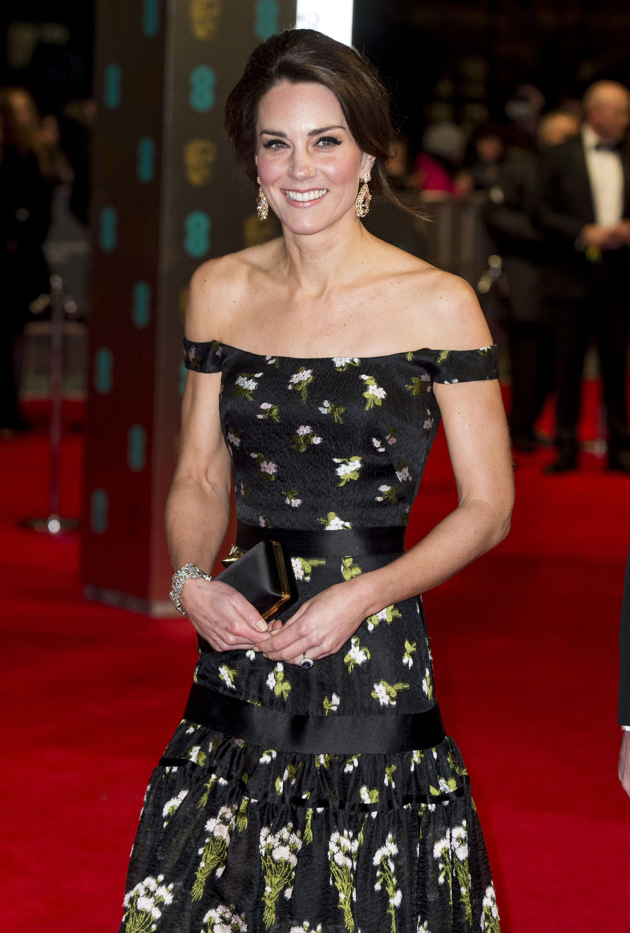 kate-middleton-vestido-floral-bafta-2017 Kate Middleton usando vestido floral no BAFTA 2017