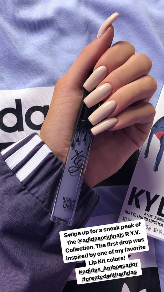 Cor de batom da Kylie Jenner inspira coleção da Adidas