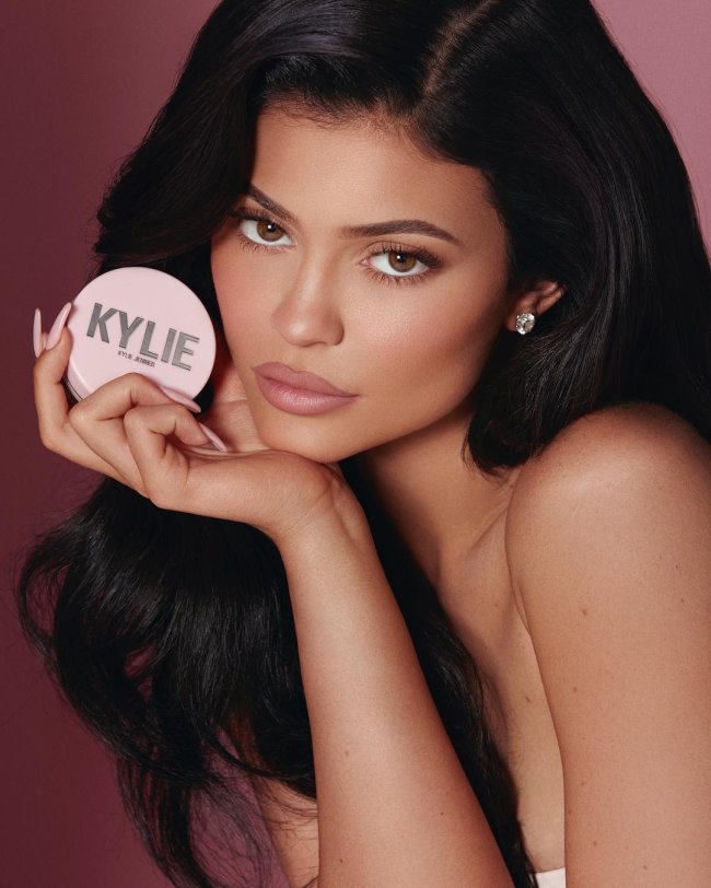 kylie-jenner-kylie-cosmetics-po-facial-1 kylie-jenner-kylie-cosmetics-po-facial-1