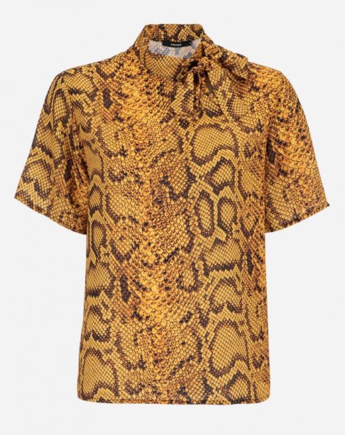 Blusa manga curta com laço na gola da Amaro (R$ 139,90*).