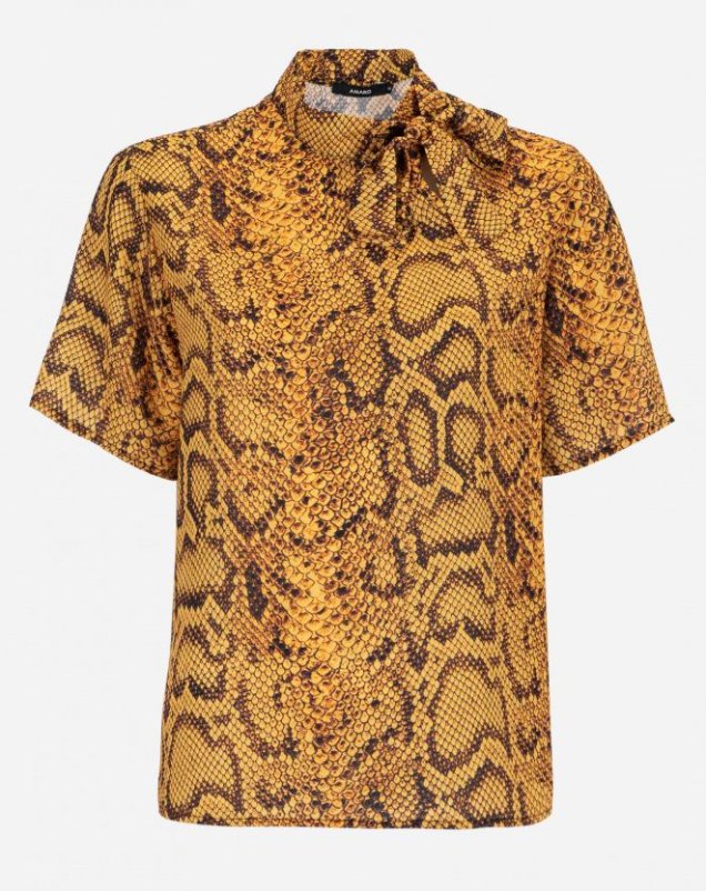 Blusa manga curta com laço na gola da Amaro (R$ 139,90*). Blusa manga curta com laço na gola da Amaro (R$ 139,90*).