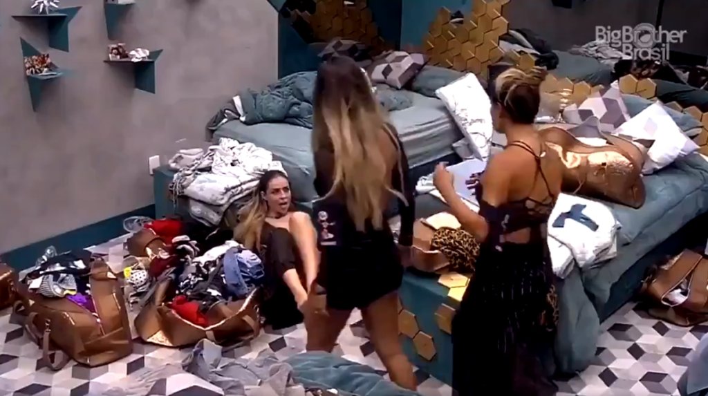 A amizade tóxica de Hariany e Paula chegou ao limite na Festa Internet do Big Brother Brasil 19