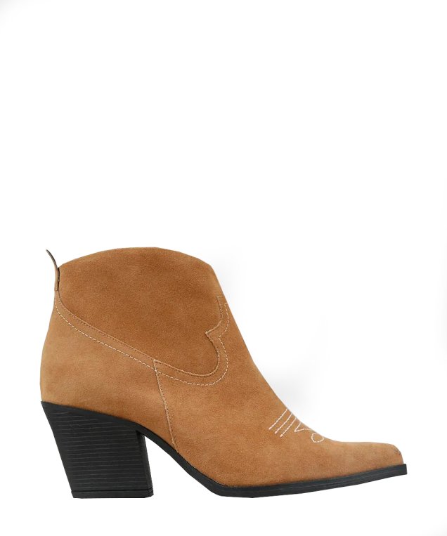 Bota C&A (R$169,99*). Bota C&A (R$169,99*).