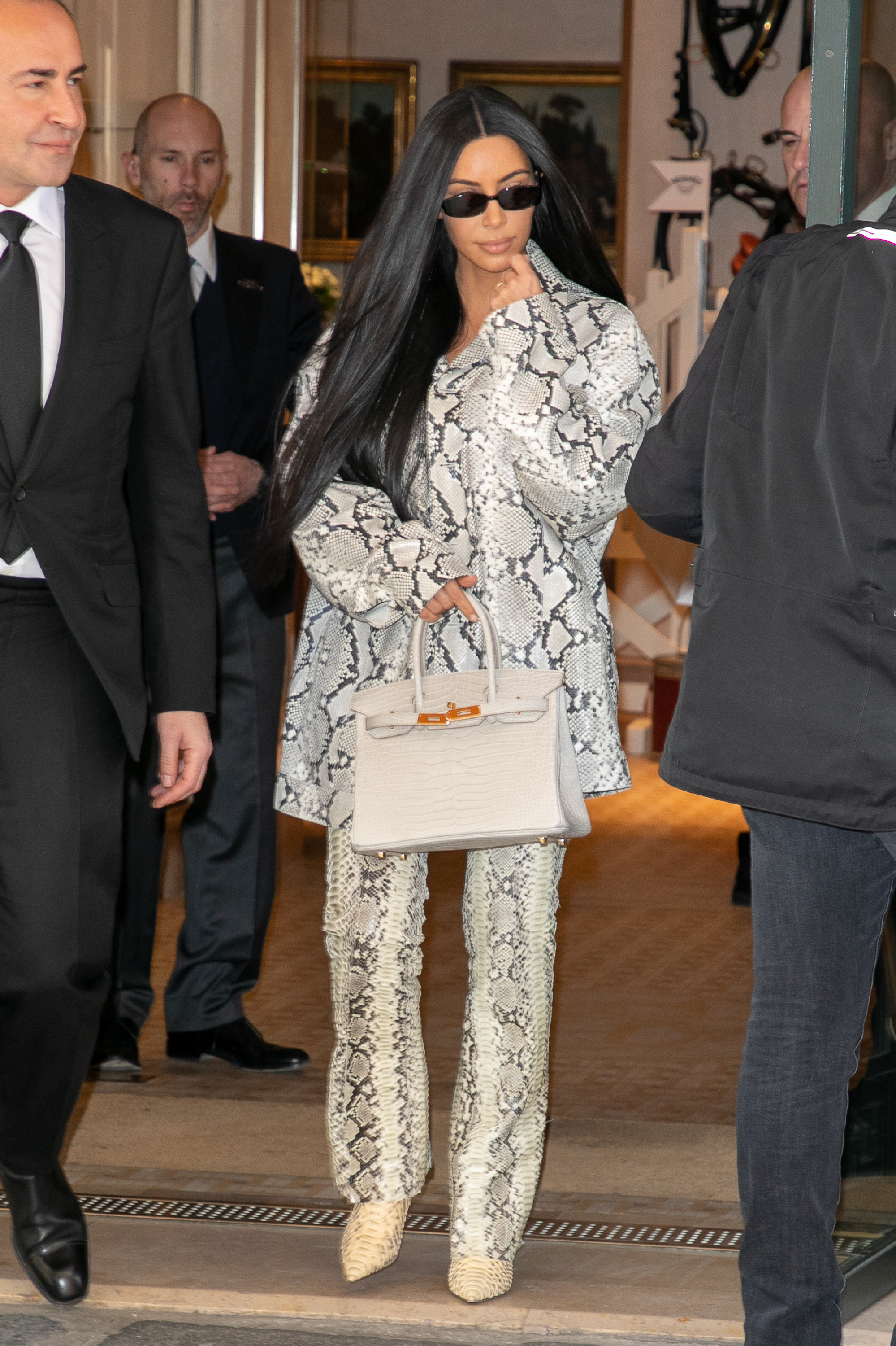 kim-kardashian-look-estampa-cobra kim-kardashian-look-estampa-cobra