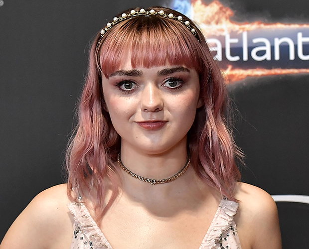 maisie-williams-tiara