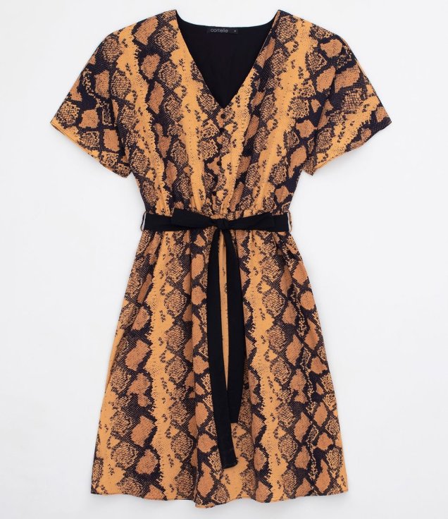 Vestido com manga morcego e faixa na cintura da Renner (R$ 179,90*). Vestido com manga morcego e faixa na cintura da Renner (R$ 179,90*).