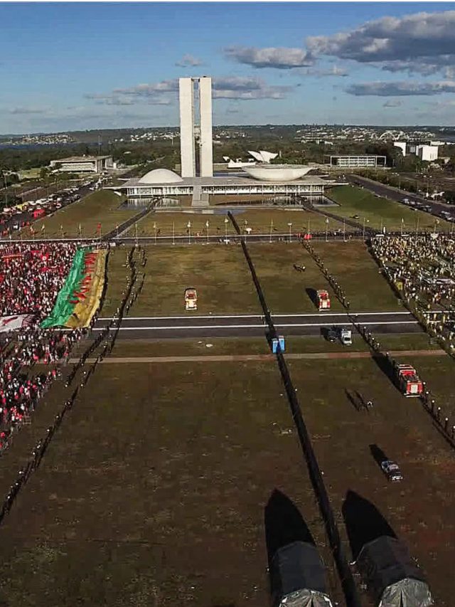 Democracia em Vertigem
