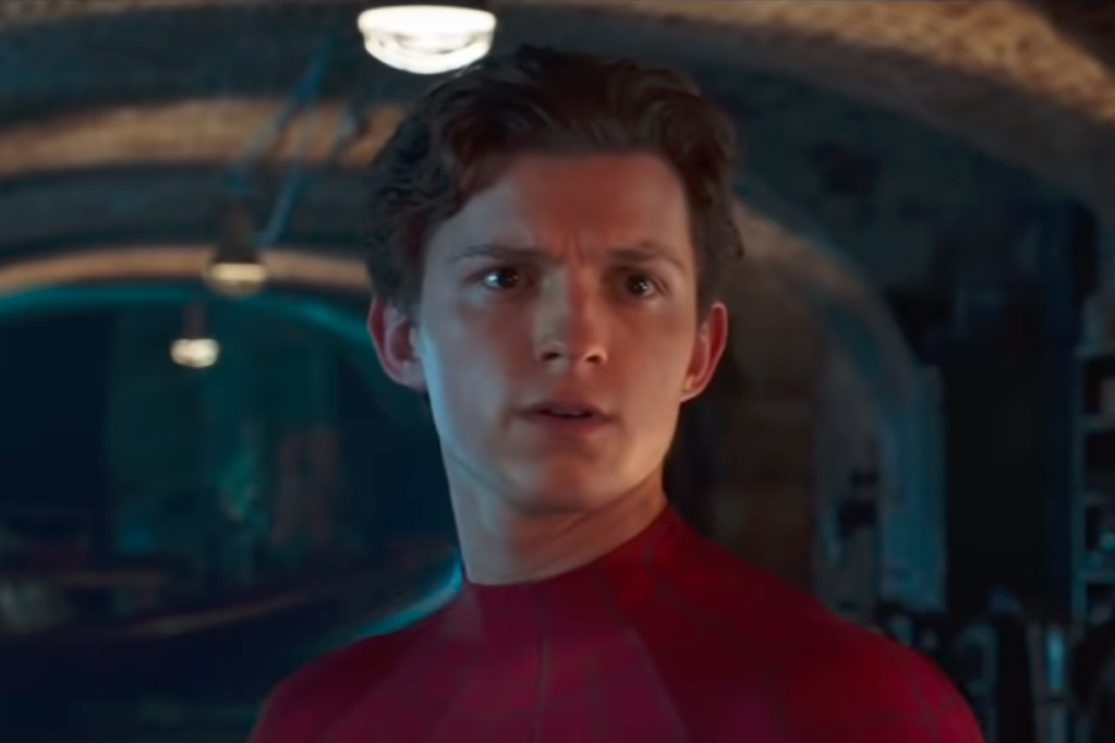 Tom Holland trabalhou como garçom para viver personagem e acabou demitido