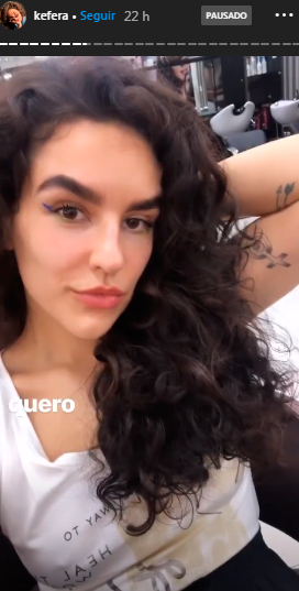 Kéfera com mega hair