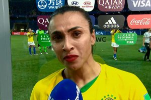 Marta pede mais valorização do futebol feminino em discurso emocionante