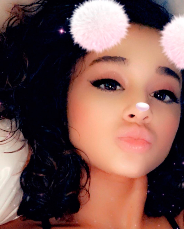 ariana-grande-cabelo-cacheado