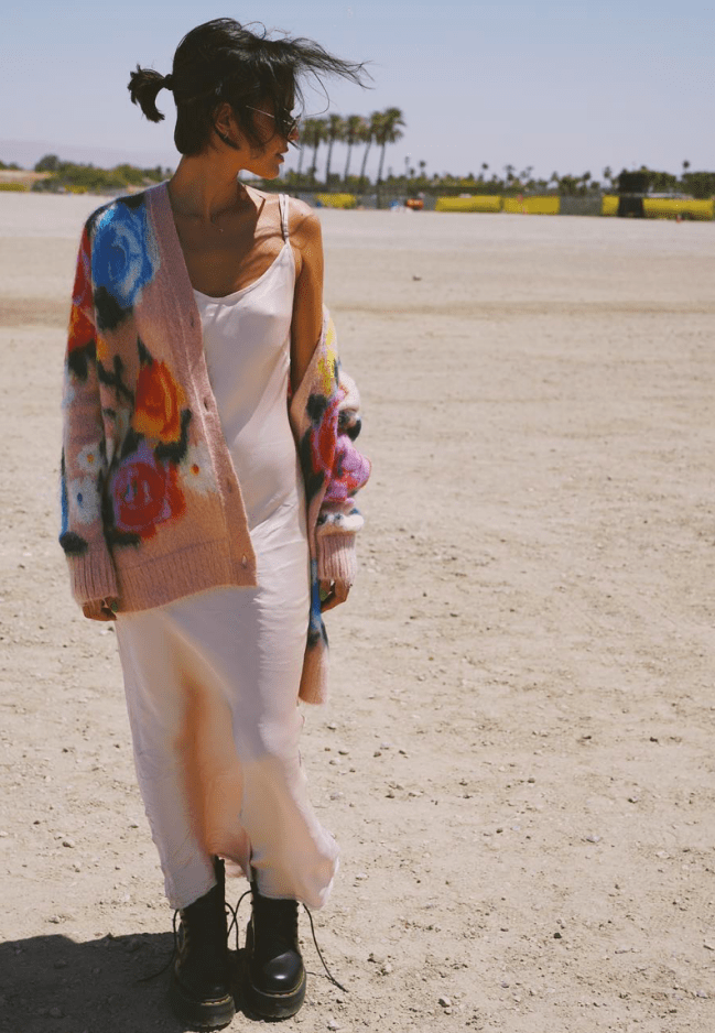 Bruna Marquezine de cardigan