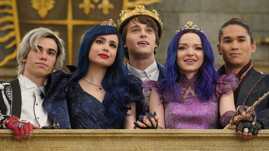 Cameron Boyce, Sofia Carson, Mitchell Hope, Dove Cameron e Booboo Stewart em Descendentes