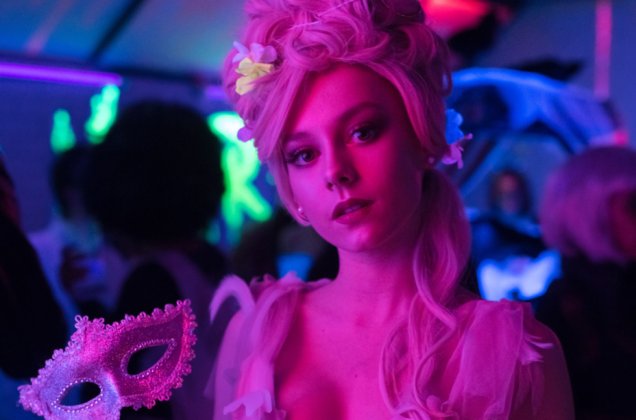 Carla (Ester Exposito) deve dar uma festa à fantasia na 2ª temporada de Elite Carla (Ester Exposito) deve dar uma festa à fantasia na 2ª temporada de Elite