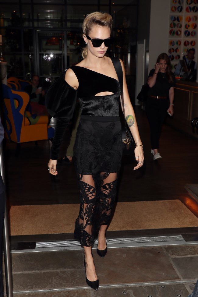 Cara Delevingne fashionista nas premières de Carnival Row