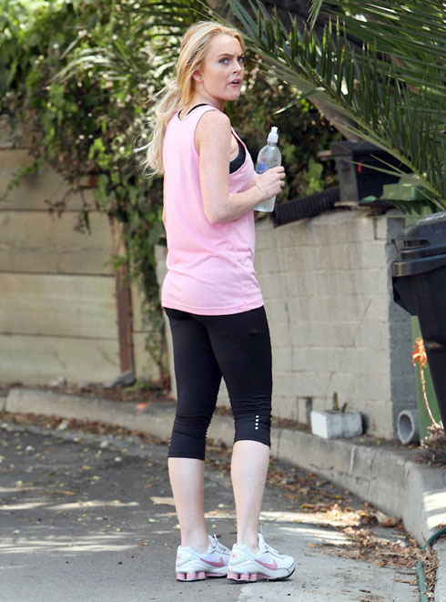 Lindsay Lohan usando tênis Nike Shox nos anos 2000