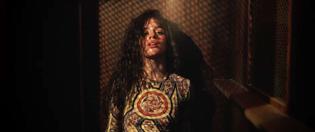 camila-cabello-clipe-shameless