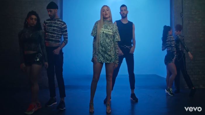 Luisa Sonza look no clipe de Bomba-Relógio