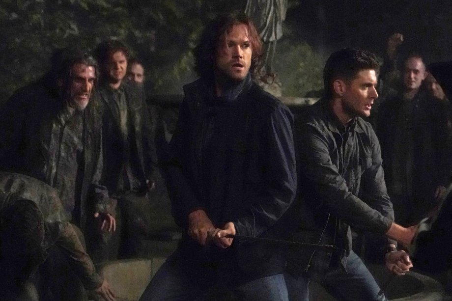 Irmãos Winchester lutam contra zumbis no primeiro episódio da 15ª temporada