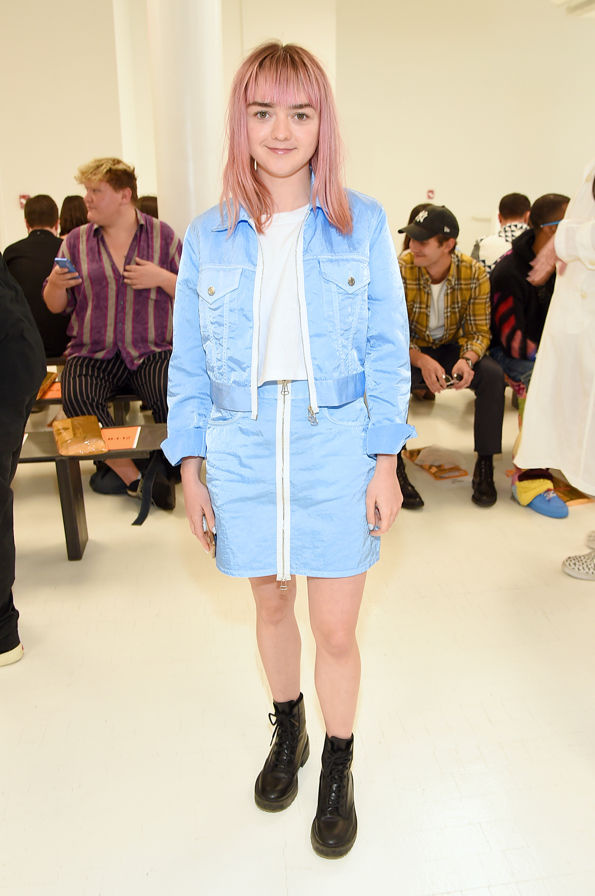 look-do-dia-maisie-williams