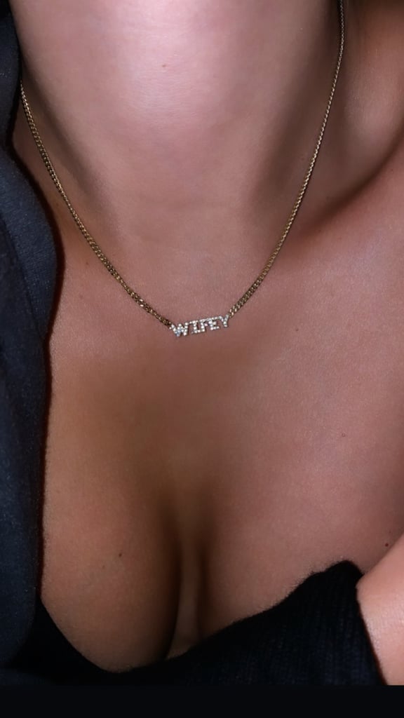 Hailey Bieber ganha colar de presente de Justin