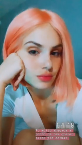 camila-queiroz-peruca-rosa