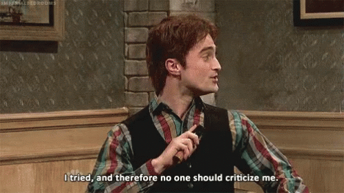 Gif de Daniel Radcliffe dizendo que pelo menos ele tentou e ninguém pode criticá-lo por isso