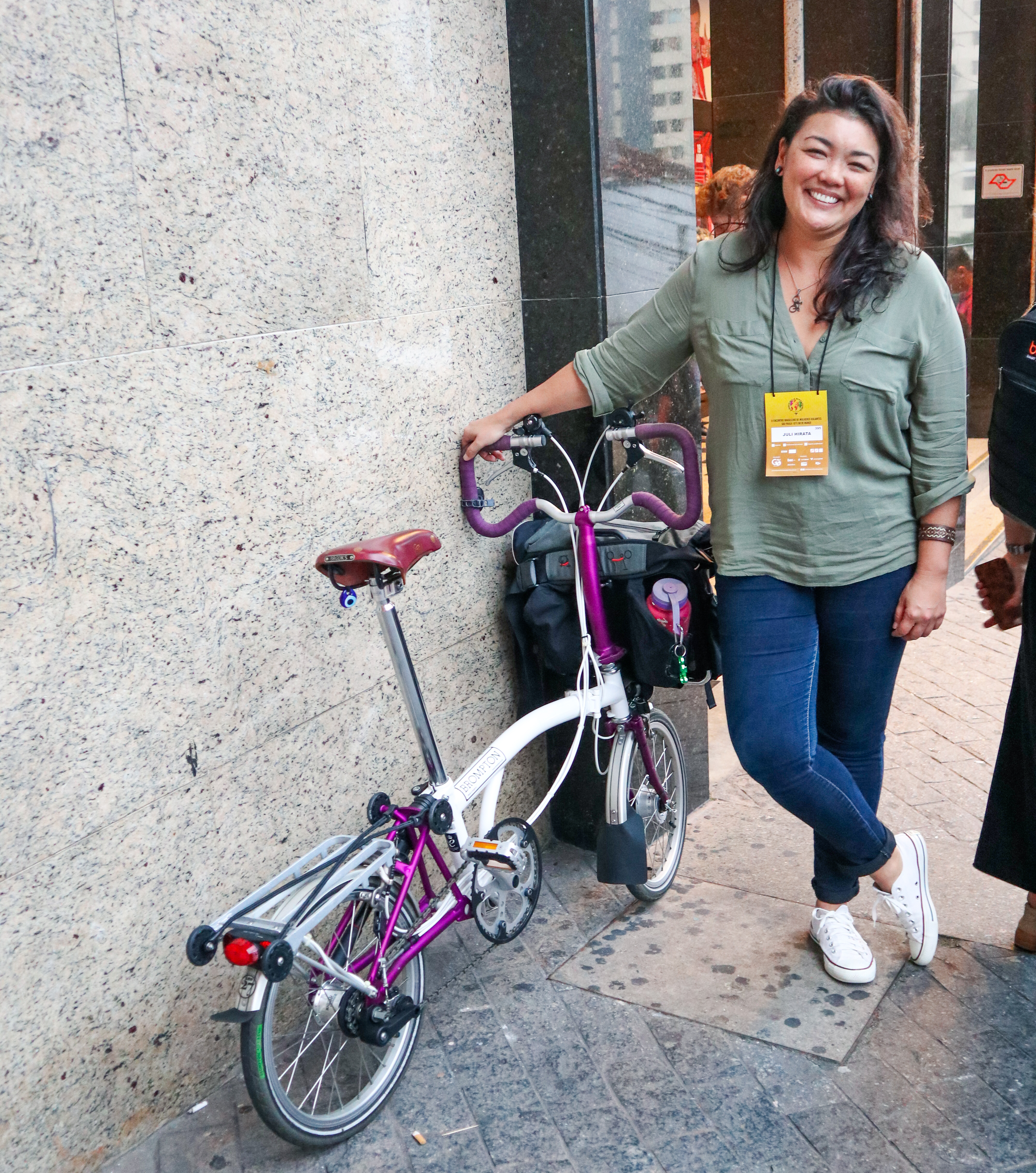 Brasileira percorre as Américas sozinha de bicicleta