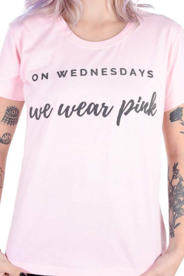 Camiseta "On wednesdays we wear pink" da Wear Ever (R$ 63,99*)