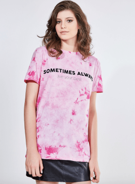 Camiseta tie-dye "Sometimes always live your best" da Youcom (R$ 79,90*)
