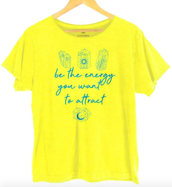 Camiseta "Be the energy you want to attract" da Ziovara (R$ 69,90*)