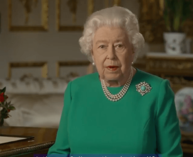 Rainha Elizabeth faz aumentar a busca pela cor verde apos usa-la