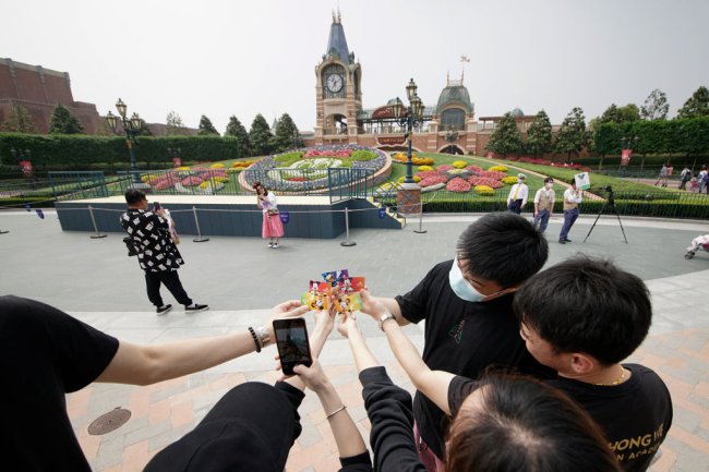 Fotos da reabertura da Disneyland Shanghai em meio à pandemia de COVID-19