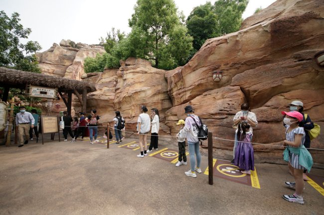 Fotos da reabertura da Disneyland Shanghai em meio à pandemia de COVID-19