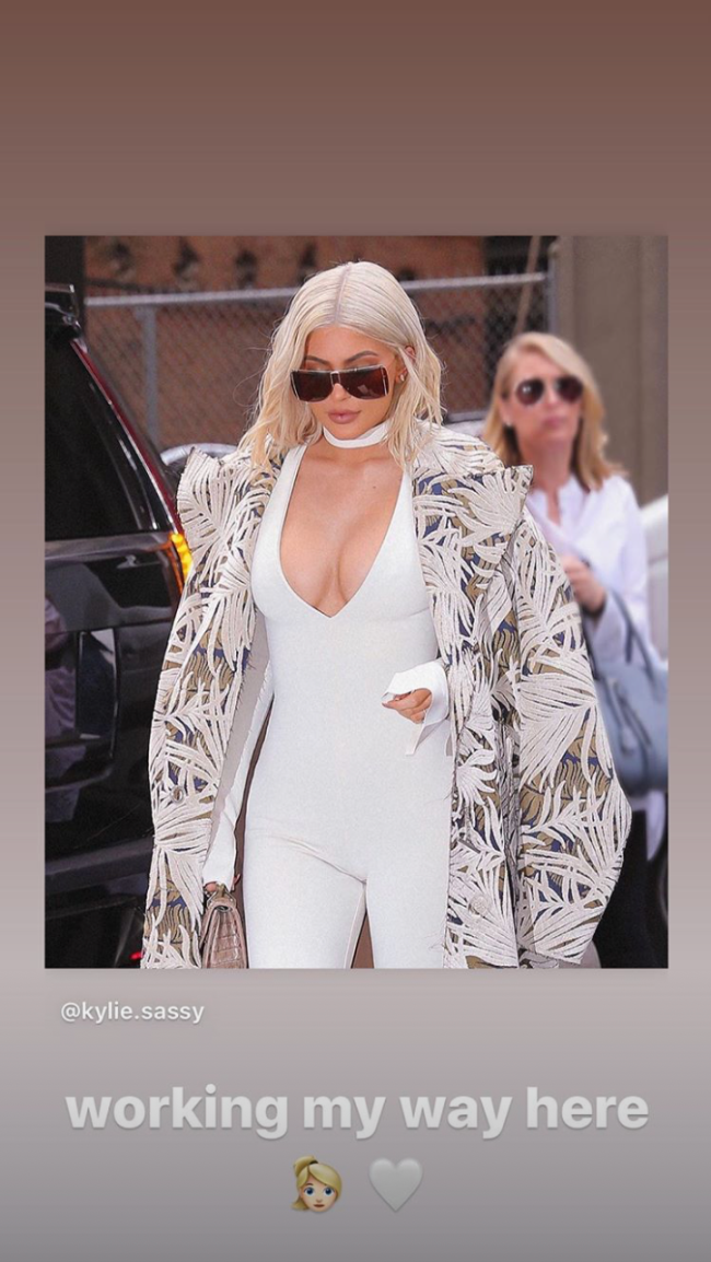 Kylie Jenner cabelo platinado