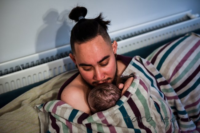 Homem trans não-binário dá à luz seu quarto filho: “Precisamos normalizar”