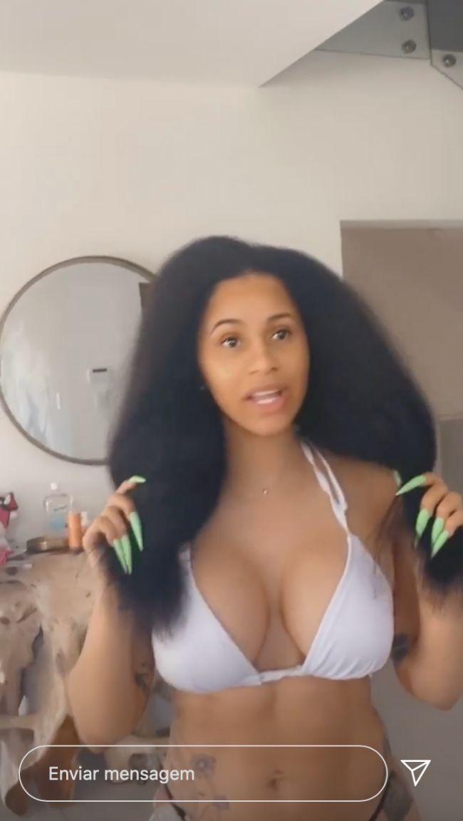Cardi B cabelo natural