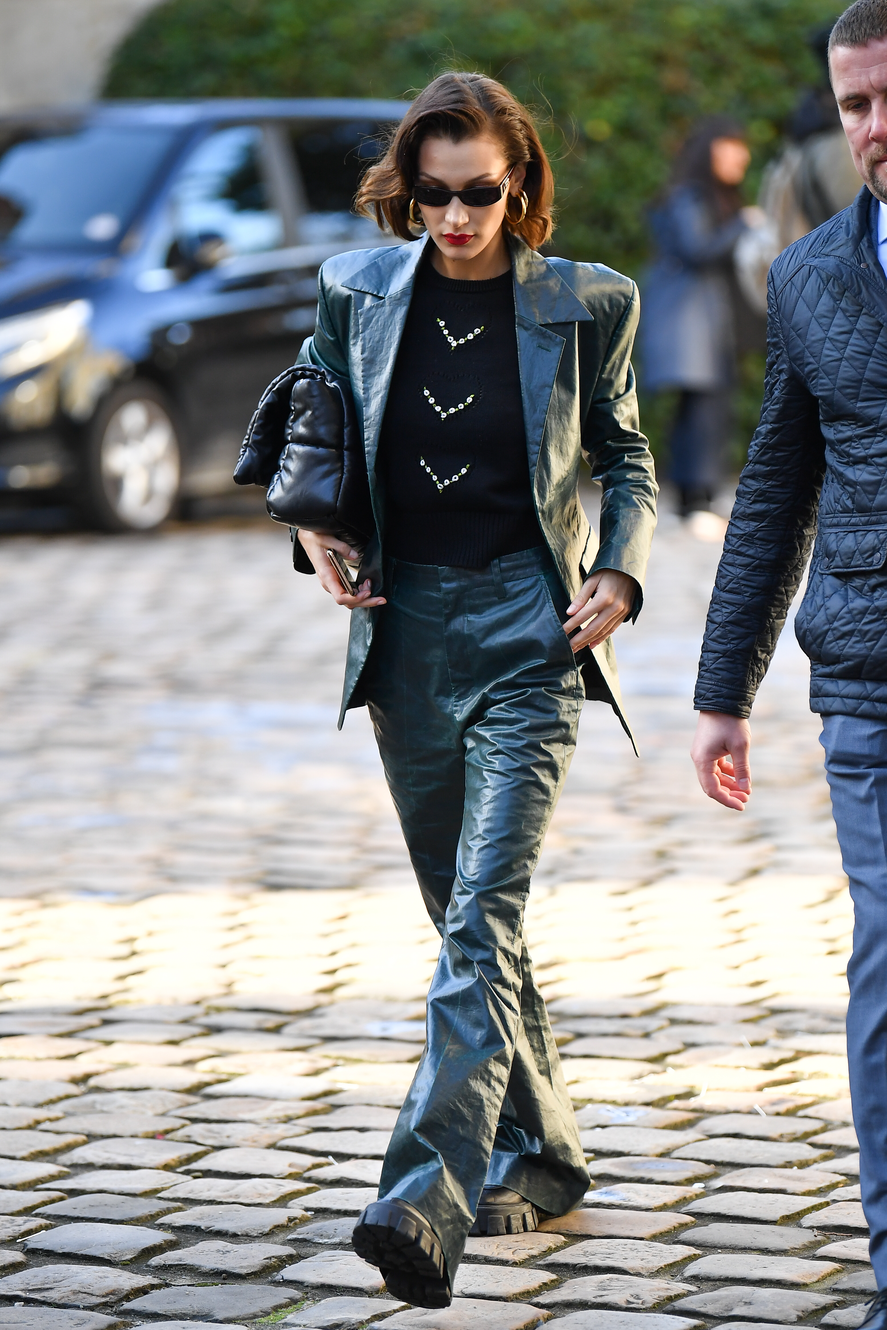 look-do-dia-bella-hadid-terninho