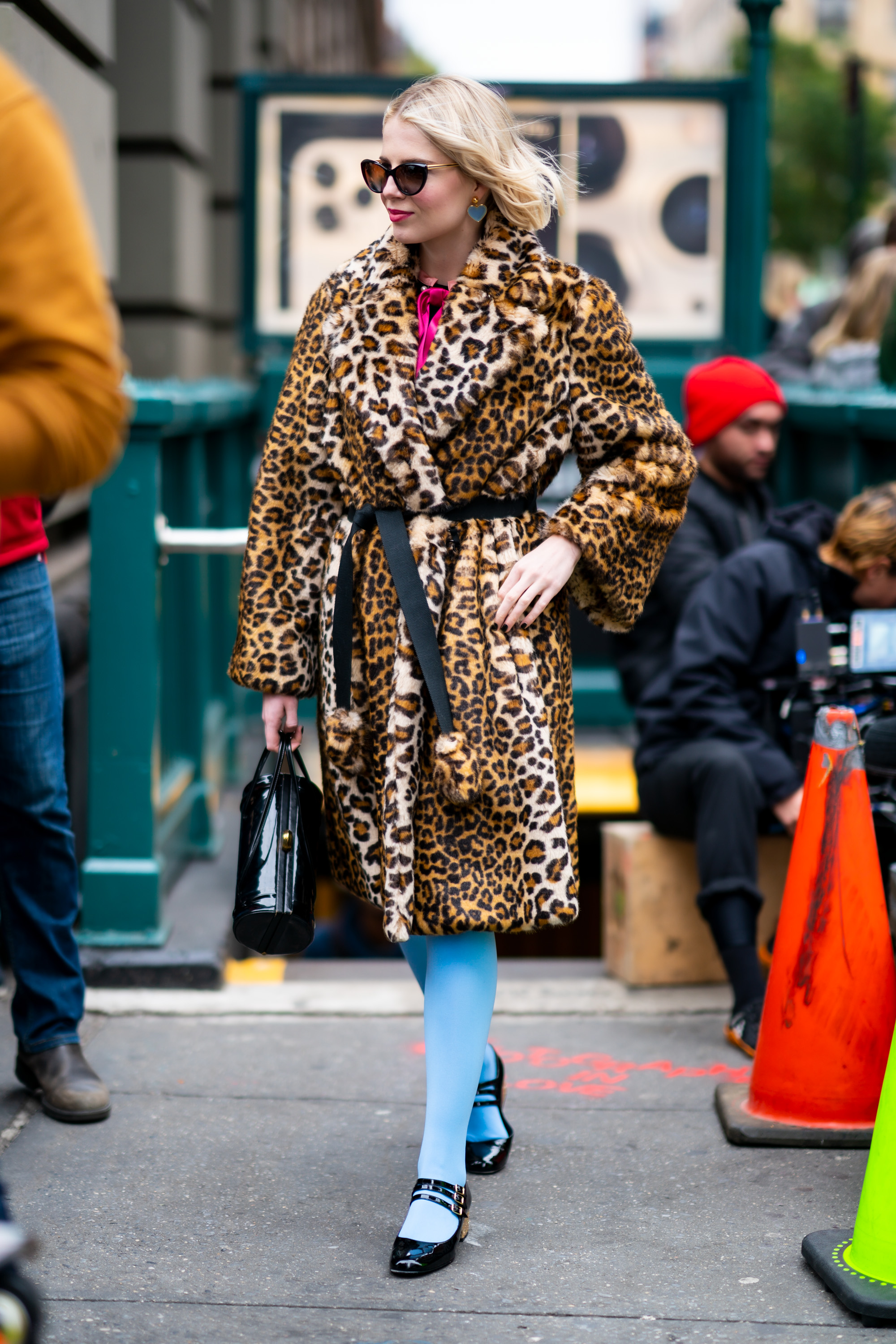 look-do-dia-lucy-boynton-the-politician