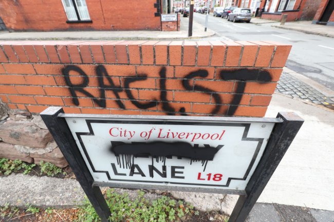 Por que a estátua da ativista negra foi removida pelo prefeito de Bristol?