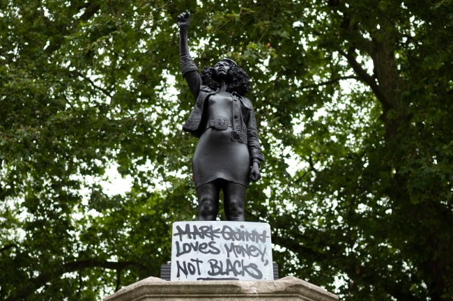 Por que a estátua da ativista negra foi removida pelo prefeito de Bristol?