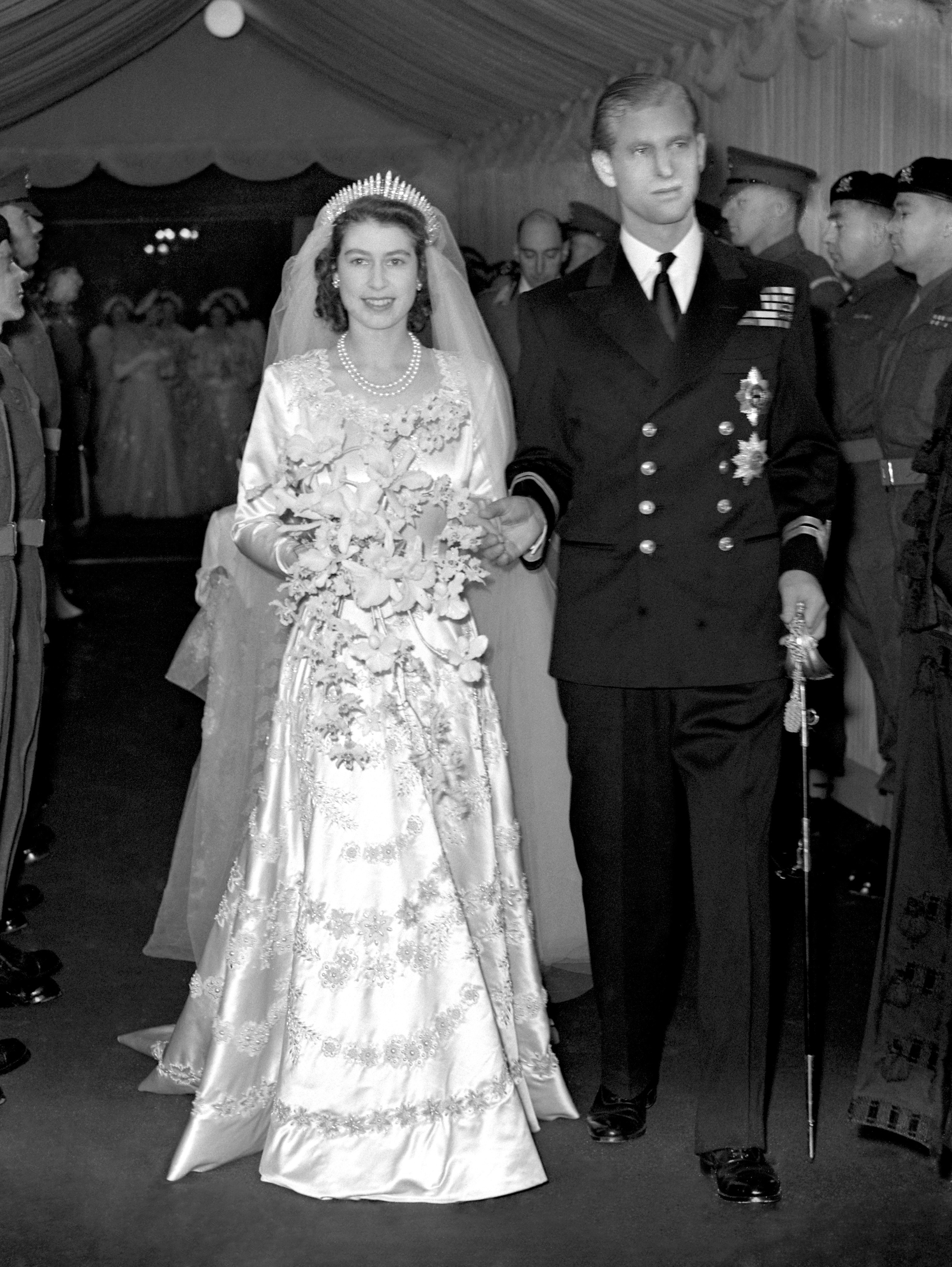 Rainha Elizabeth II usando a tiara de diamantes em seu casamento com o príncipe Philip, em 1947