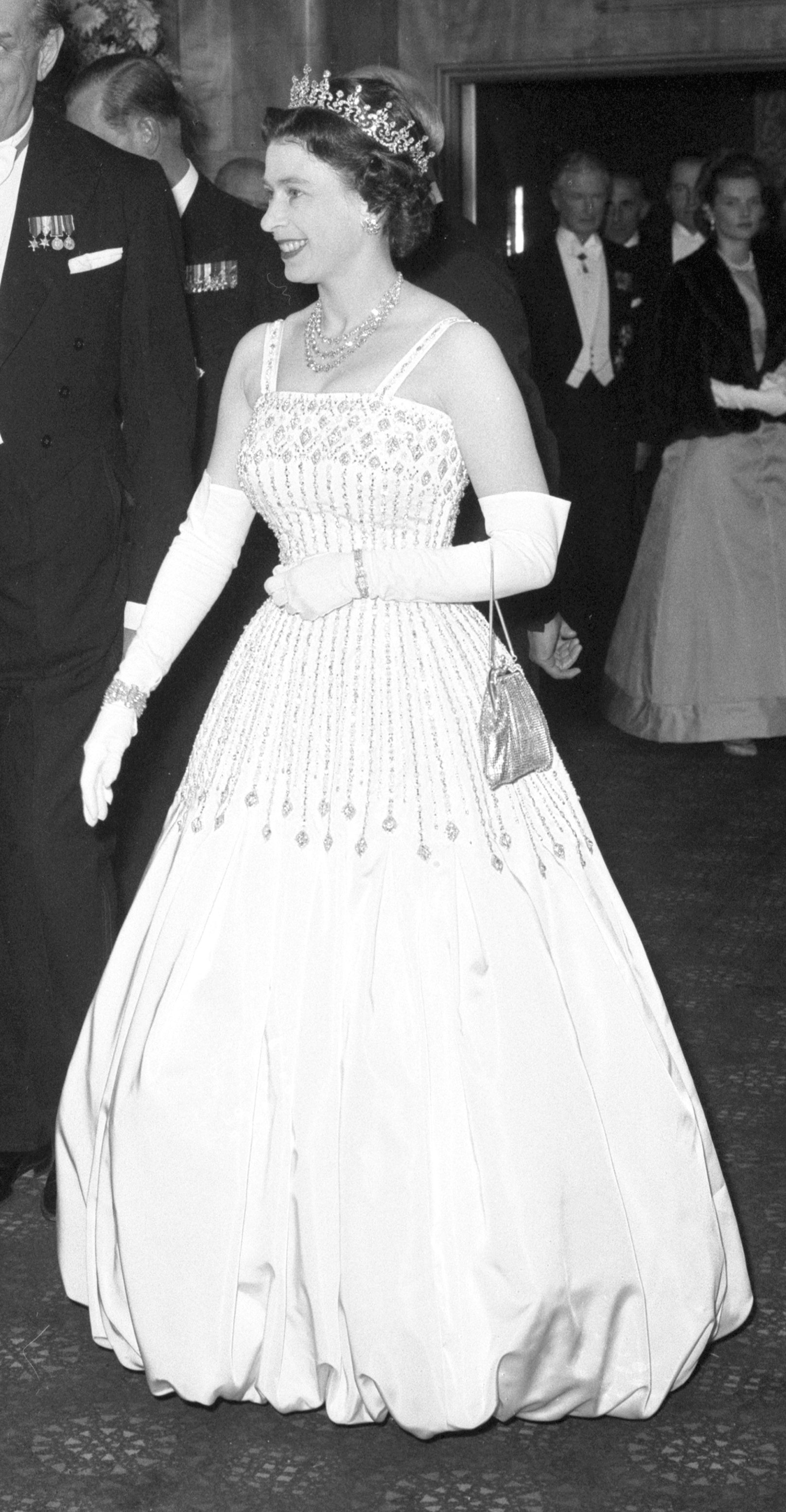 rainha-elizabeth-vestido-noiva-princesa-beatrice