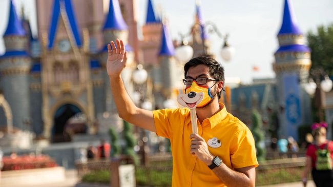 Disney Orlando reabre totalmente com restrições, filas e queda de princesa