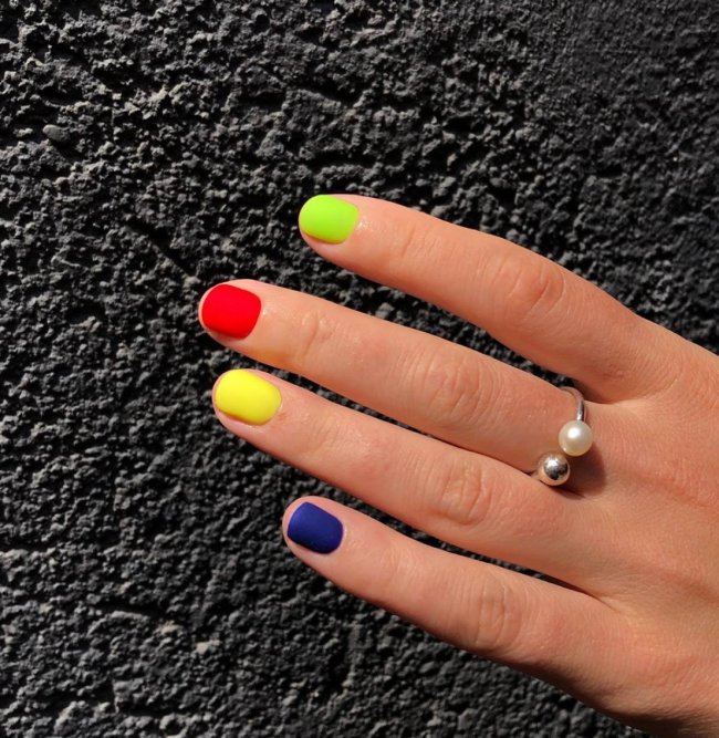 nail art 2 Unhas em tons vibrantes