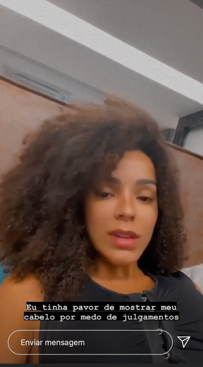Brunna gonçalves fala sobre alegria de ter os fios naturais novamente após transicao capilar