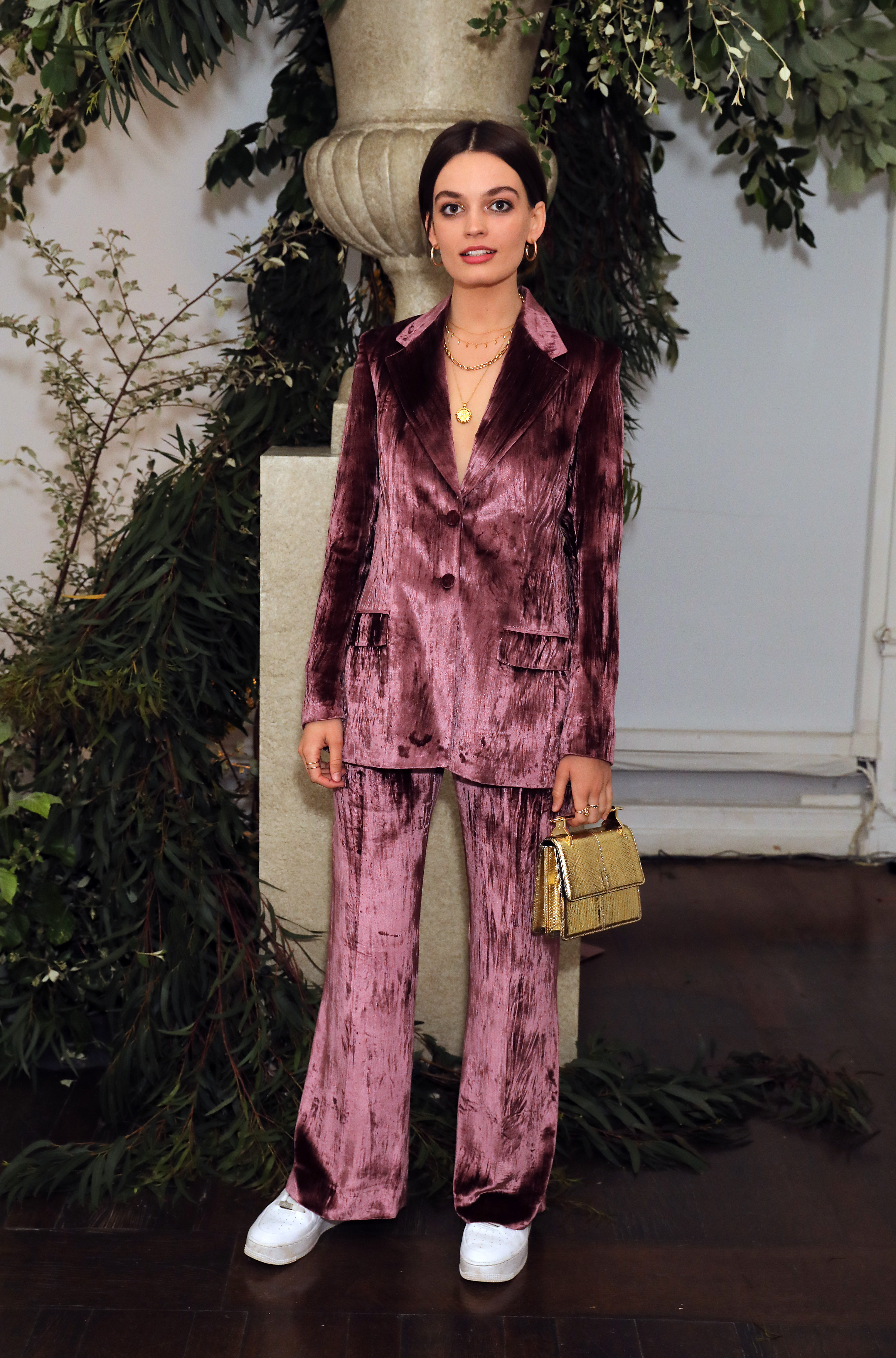 look-do-dia-emma-mackey