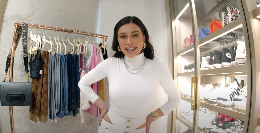 flavia-pavanelli-tour-pelo-quarto-closet-video-memes