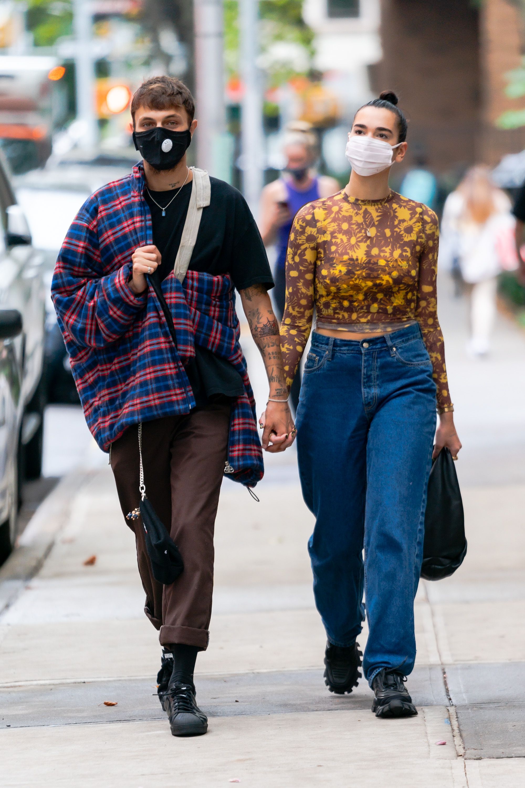 look-do-dia-dua-lipa-anwar-hadid